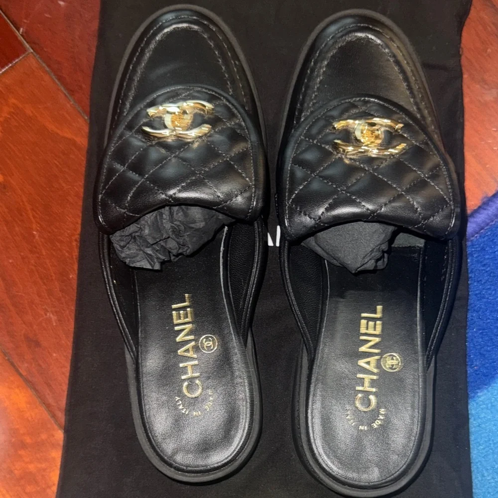 CHANEL Black Quilted Leather Slip-On Mules with Gold CC Hardware - Picture 4 of 6